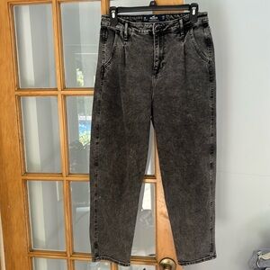 Hollister like new size 7regular ultra high rise mom jean